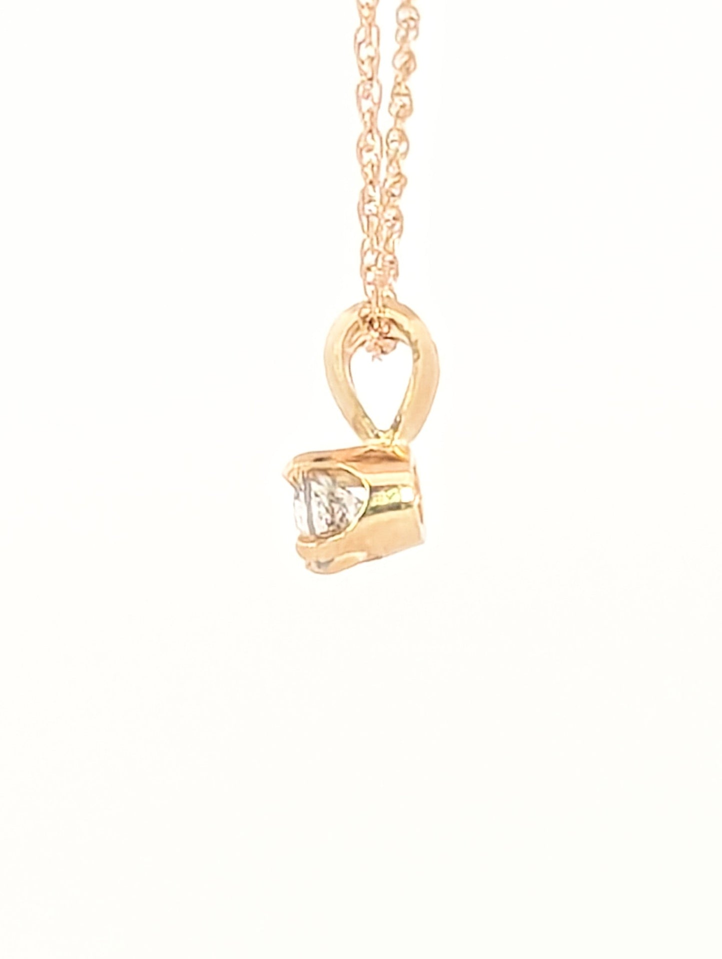 Diamond Pendant in Yellow Gold