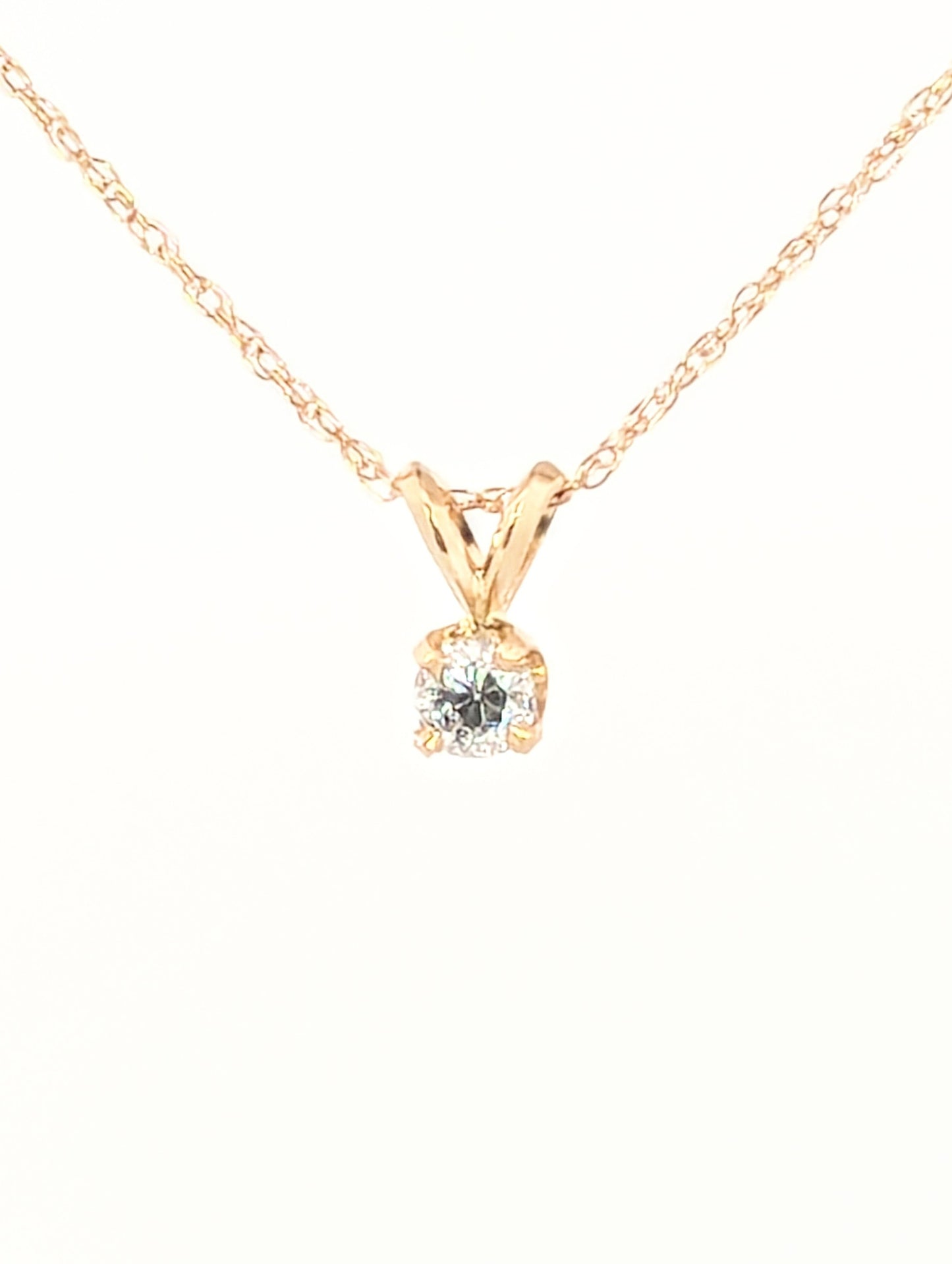 Diamond Pendant in Yellow Gold