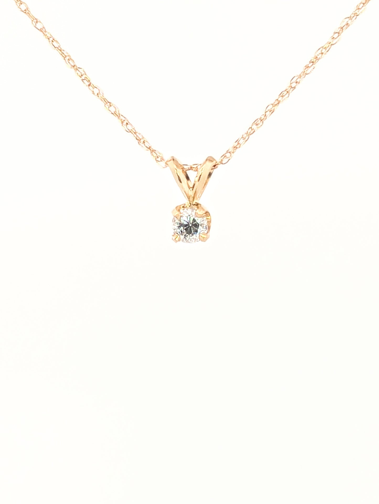 Diamond Pendant in Yellow Gold