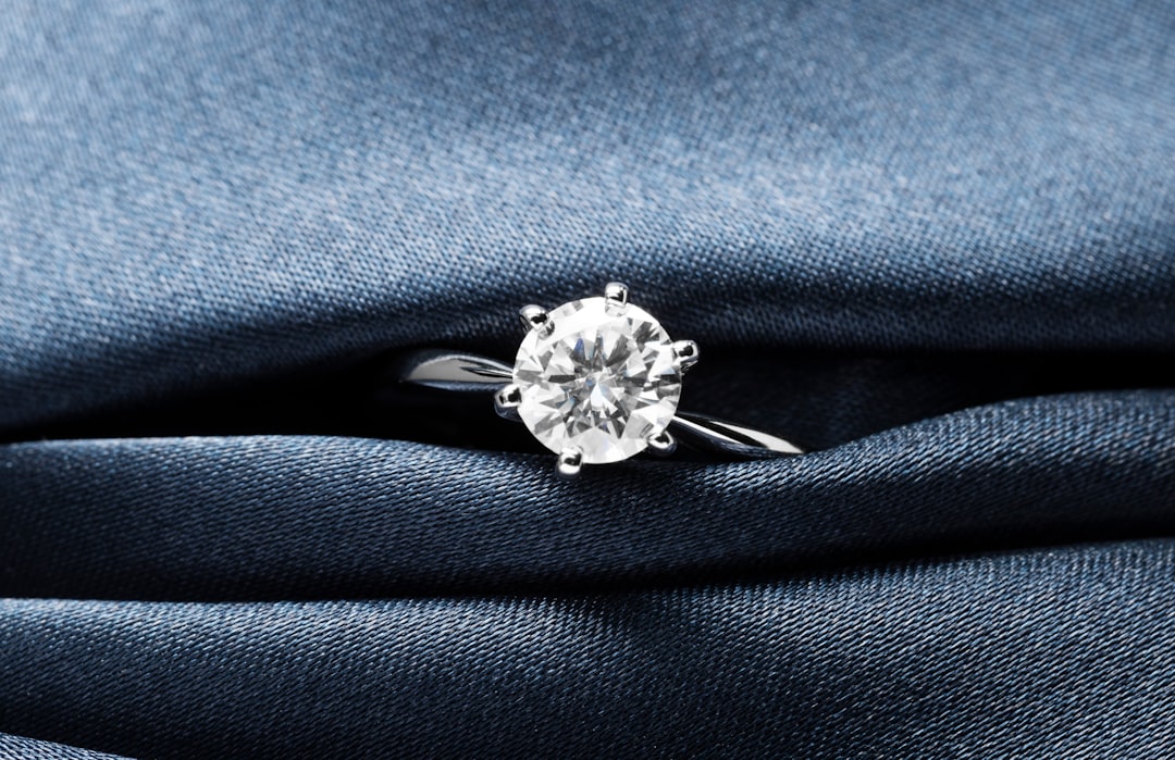Cheap Diamond Rings That Look Like a Million Bucks